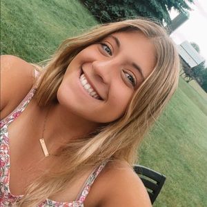 Meet your Posher, Kayla